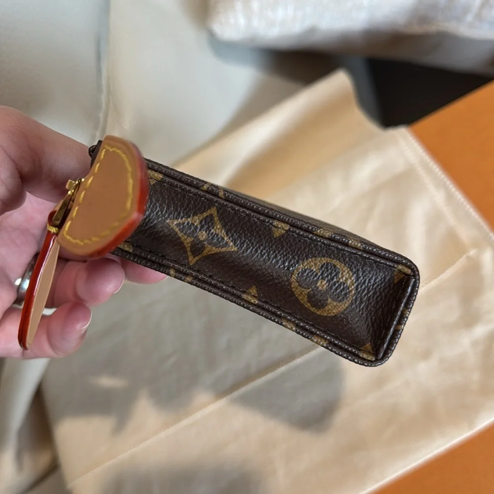 Authentic LV toiletry pouch on chain insert! New! ONLY POUCH No dust bag no box - Picture 12 of 14